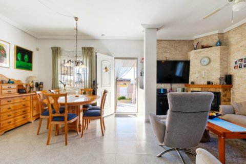 Villa for sale in Torrevieja, Alicante, Spain 3 bedrooms, 73 sq.m. No. 144631 - photo 10