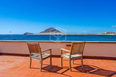 Villa till salu El Medano, Tenerife, Spanien 4 sovrum, 500 kvm. Nr. 111052 - foto 1