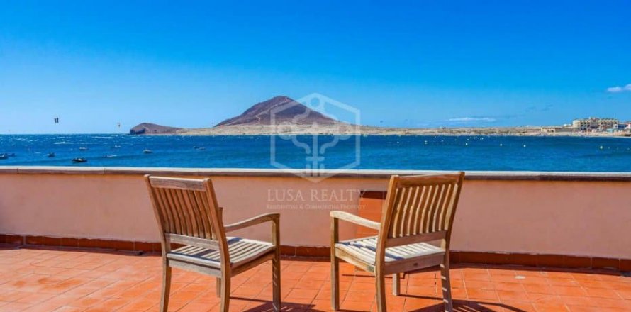 Villa El Medano, Tenerife, Spanien 4 sovrum, 500 kvm. Nr. 111052