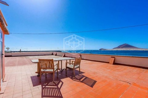 Villa till salu El Medano, Tenerife, Spanien 4 sovrum, 500 kvm. Nr. 111052 - foto 2