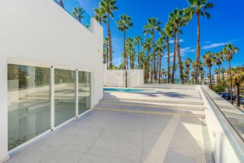 Villa à vendre Adeje, Tenerife, Espagne, 3 chambres, 140 m2 No. 111051 - photo 1