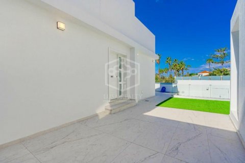 Villa à vendre Adeje, Tenerife, Espagne, 3 chambres, 140 m2 No. 111051 - photo 5