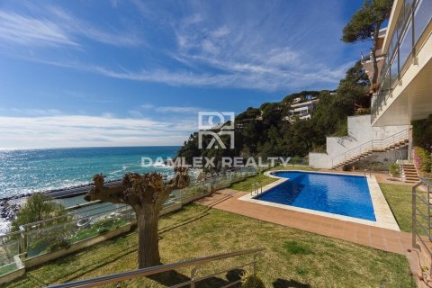 Huvila myytävänä Lloret de Mar, Girona, Espanja, 4 makuuhuonetta, 423 m2 No. 176712 - kuva 3