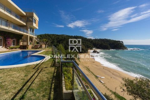 Villa a Lloret de Mar, Girona, Spagna 4 camere da letto, 423 mq. N° 176712