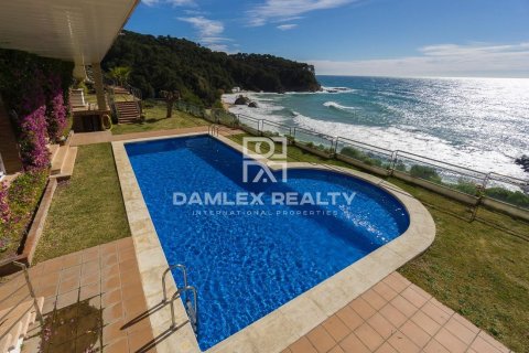 Huvila myytävänä Lloret de Mar, Girona, Espanja, 4 makuuhuonetta, 423 m2 No. 176712 - kuva 2