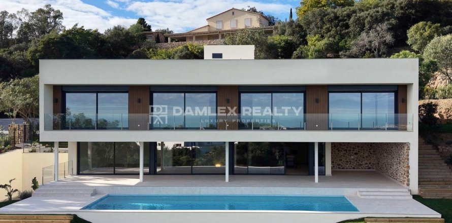 Villa a Platja D'aro, Girona, Spagna 5 camere da letto, 647 mq. N° 176706