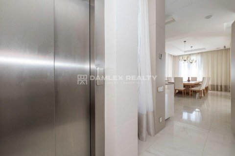 Talo myytävänä Lloret de Mar, Girona, Espanja, 4 makuuhuonetta, 651 m2 No. 176711 - kuva 29