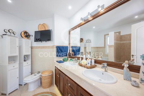 House for sale in Benahavis, Malaga, Spain 5 bedrooms, 527 sq.m. No. 157496 - photo 22