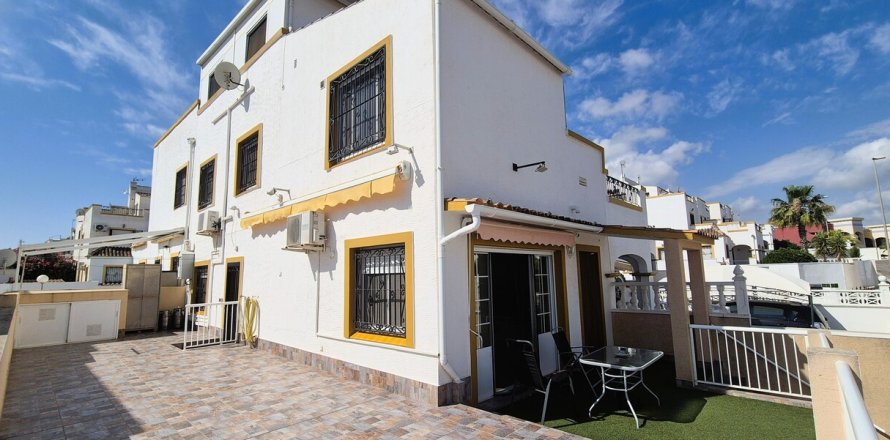 Radhus i Torrevieja, Alicante, Spanien 6 sovrum, 136 kvm. Nr. 190066