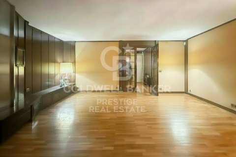 Продажа квартиры в Барселона, Испания 5 спален, 214м2 №157124 - фото 5