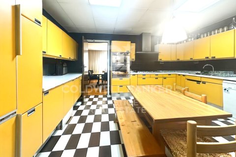 Продажа квартиры в Барселона, Испания 5 спален, 214м2 №157124 - фото 13