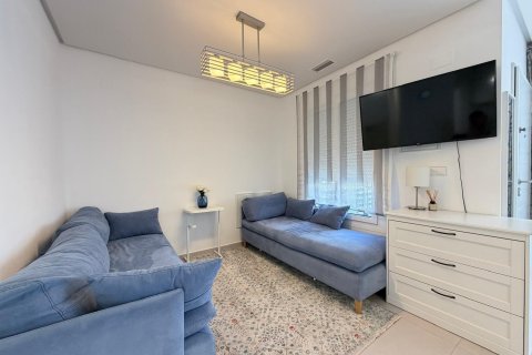 Kaupunkipientalo myytävänä Torrevieja, Alicante, Espanja, 3 makuuhuonetta, 197 m2 No. 196992 - kuva 22