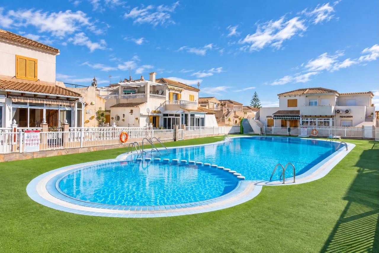 Kaupunkipientalo Playa Flamenca II, Alicante, Espanja 2 makuuhuonetta, 67 m2 No. 196991