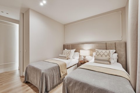 Apartment for sale in Madrid, Spain 3 bedrooms, 122 sq.m. No. 180088 - photo 22