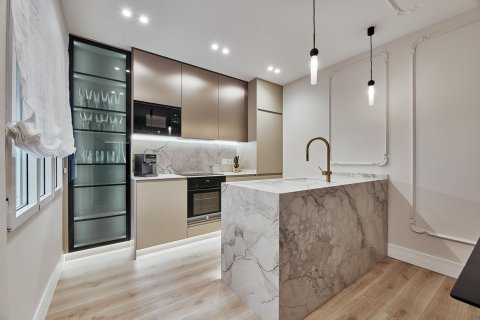Apartment for sale in Madrid, Spain 3 bedrooms, 122 sq.m. No. 180088 - photo 6