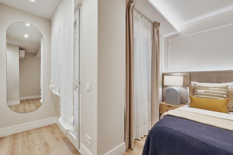 Apartment for sale in Madrid, Spain 3 bedrooms, 122 sq.m. No. 180088 - photo 19