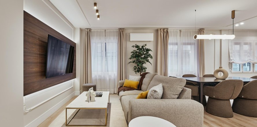Apartment in Madrid, Spain 3 bedrooms, 122 sq.m. No. 180088