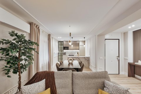 Apartment for sale in Madrid, Spain 3 bedrooms, 122 sq.m. No. 180088 - photo 3