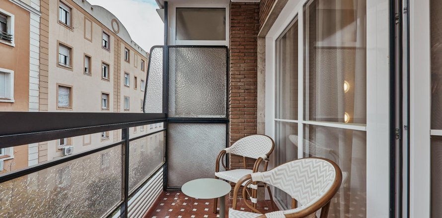 Apartamento en Madrid, España 3 dormitorios, 109 m2 No. 180085