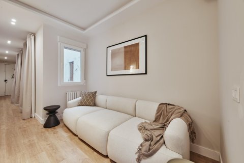 Apartamento en Madrid, España 2 dormitorios, 81 m2 No. 180090