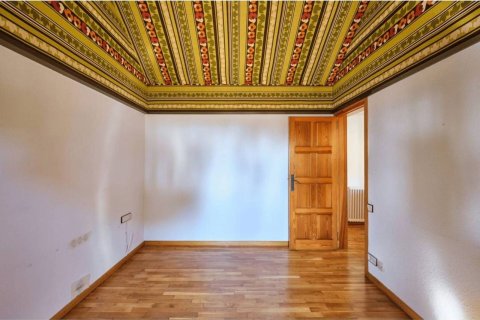House for sale in Barcelona, Spain 6 bedrooms, 578 sq.m. No. 177835 - photo 24