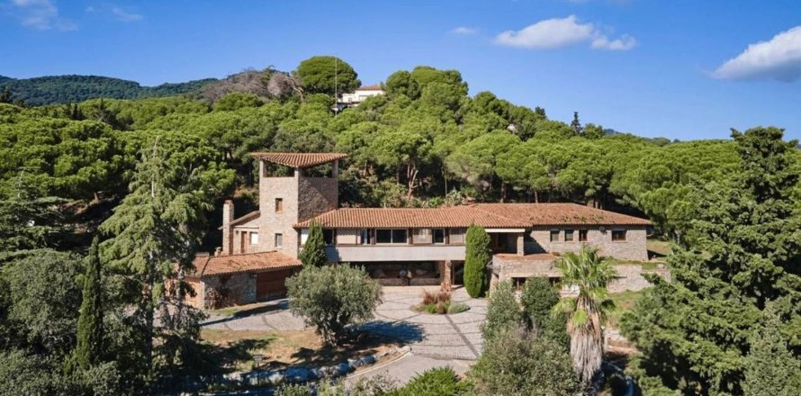 House in Barcelona, Spain 6 bedrooms, 578 sq.m. No. 177835