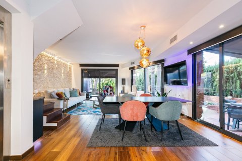 House for sale in Sitges, Barcelona, Spain 5 bedrooms, 309 sq.m. No. 177839 - photo 19