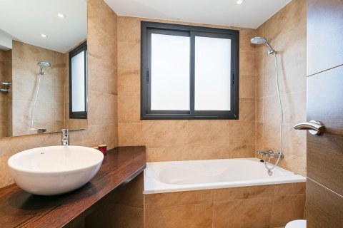 House for sale in Sitges, Barcelona, Spain 5 bedrooms, 309 sq.m. No. 177839 - photo 29