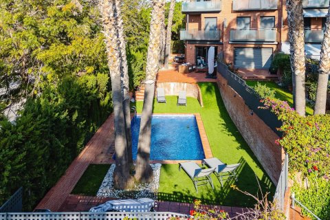 House for sale in Sitges, Barcelona, Spain 5 bedrooms, 309 sq.m. No. 177839 - photo 11