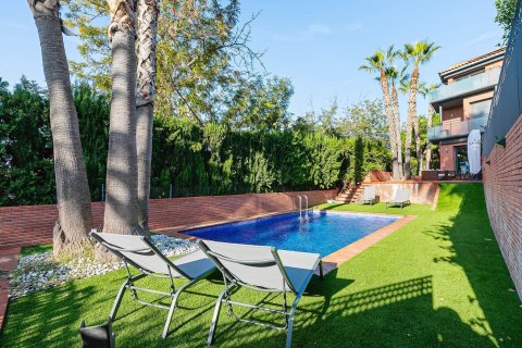 House for sale in Sitges, Barcelona, Spain 5 bedrooms, 309 sq.m. No. 177839 - photo 2