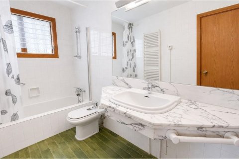House for sale in Barcelona, Spain 5 bedrooms, 558 sq.m. No. 177834 - photo 23