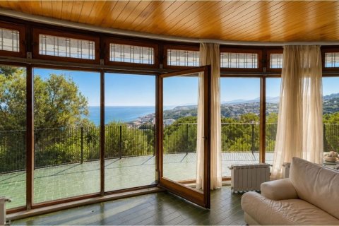 House for sale in Barcelona, Spain 5 bedrooms, 558 sq.m. No. 177834 - photo 5