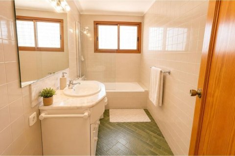 House for sale in Barcelona, Spain 5 bedrooms, 558 sq.m. No. 177834 - photo 18