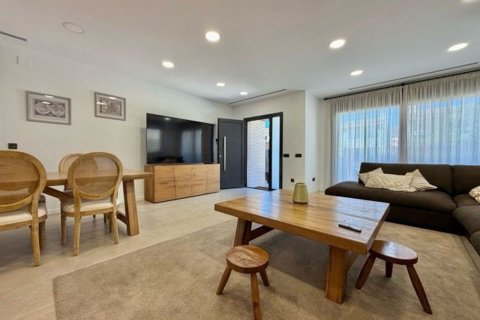House for sale in Spain 4 bedrooms, 325 sq.m. No. 177838 - photo 8