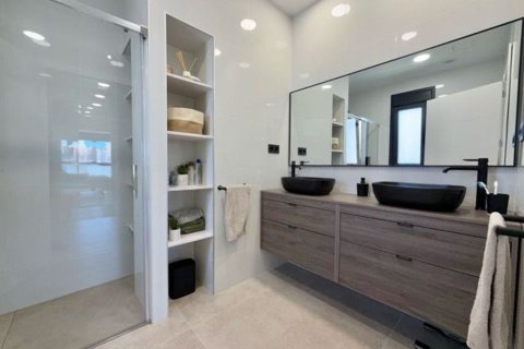 House for sale in Spain 4 bedrooms, 325 sq.m. No. 177838 - photo 27