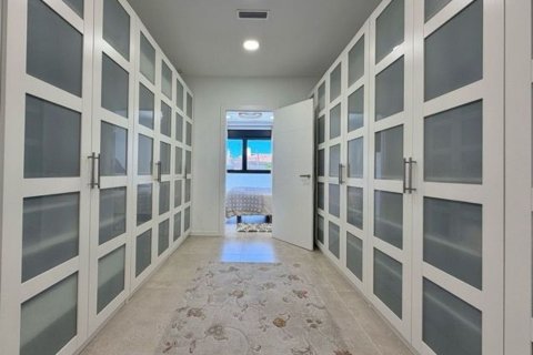 House for sale in Spain 4 bedrooms, 325 sq.m. No. 177838 - photo 24