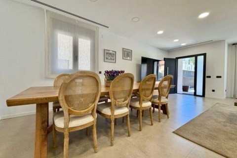 House for sale in Spain 4 bedrooms, 325 sq.m. No. 177838 - photo 6