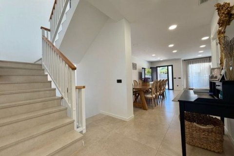 House for sale in Spain 4 bedrooms, 325 sq.m. No. 177838 - photo 21