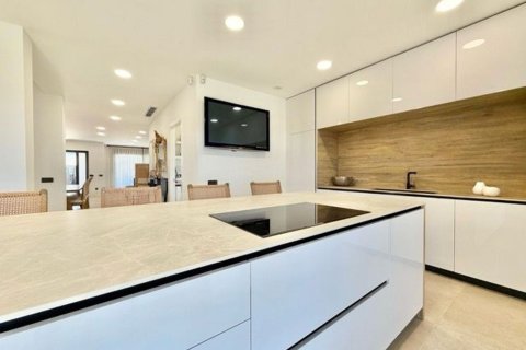 House for sale in Spain 4 bedrooms, 325 sq.m. No. 177838 - photo 16