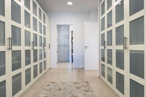 House for sale in Spain 4 bedrooms, 325 sq.m. No. 177838 - photo 26