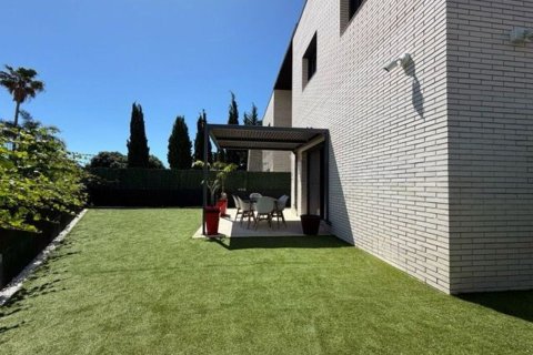 House for sale in Spain 4 bedrooms, 325 sq.m. No. 177838 - photo 13