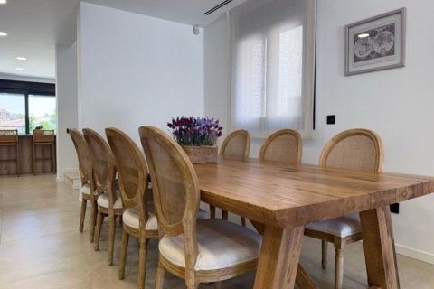 House for sale in Spain 4 bedrooms, 325 sq.m. No. 177838 - photo 7