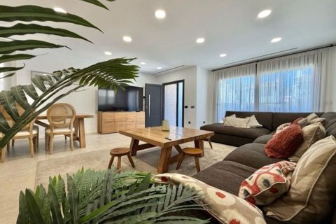 House for sale in Spain 4 bedrooms, 325 sq.m. No. 177838 - photo 3