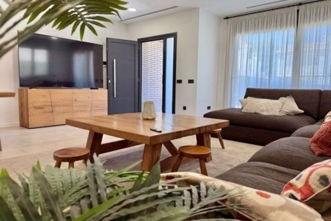 House for sale in Spain 4 bedrooms, 325 sq.m. No. 177838 - photo 10