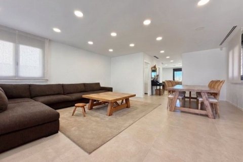 House for sale in Spain 4 bedrooms, 325 sq.m. No. 177838 - photo 4