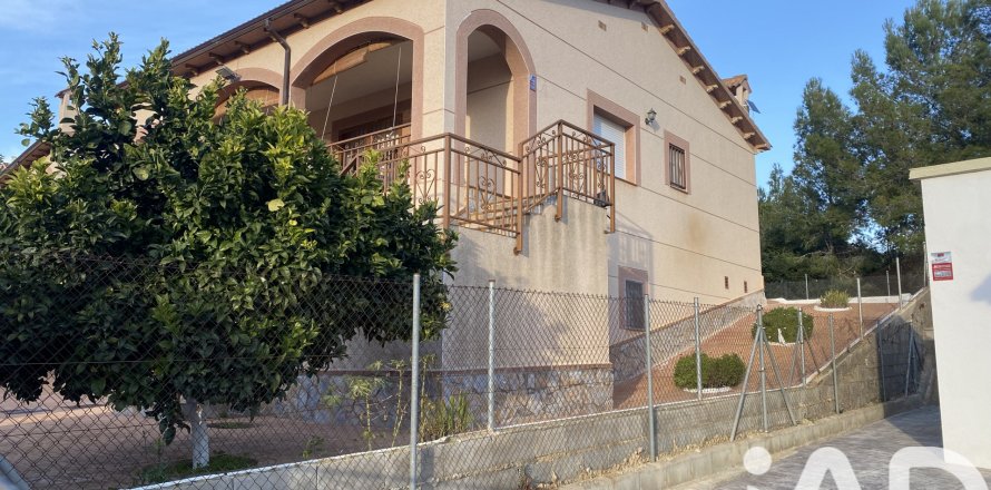 Dom w El Vendrell, Tarragona, Hiszpania 3 sypialnie, 210 mkw. nr 152723