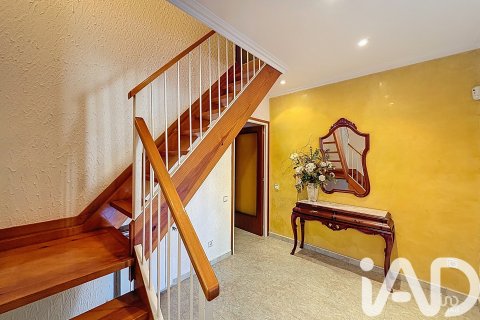 Dvīņu māja pārdošanā Canet de Mar, Barcelona, Spānijā 6 istabas, 140 m2 Nr. 152722 - attēls 2