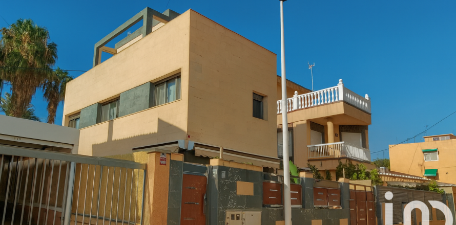 Lägenhet i San Pedro del Pinatar, Murcia, Spanien 3 sovrum, 382 kvm. Nr. 152901