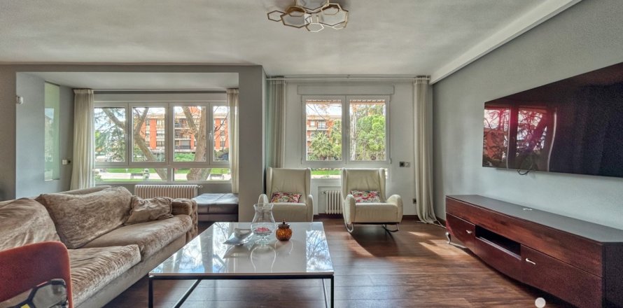 Lägenhet i Ciudad Real, Spanien 3 sovrum, 219 kvm. Nr. 153519