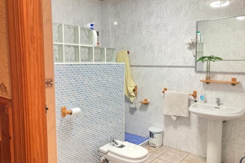 Casa adosada en venta en Catral, Alicante, España 6 dormitorios,  No. 167597 - foto 17